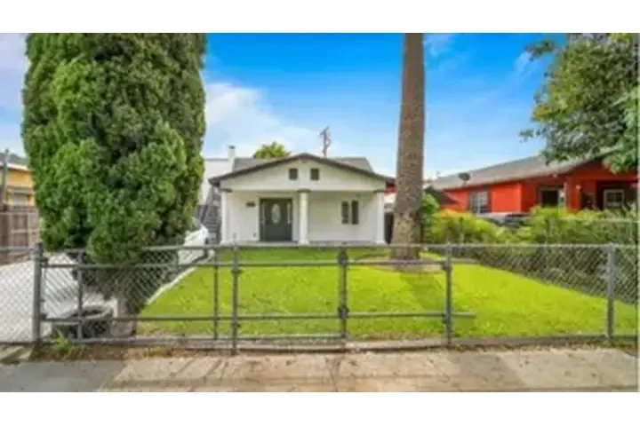 HUNTINGTON PARK RENTO CASAS image 8
