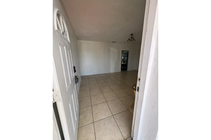 $2900 : Se Renta Casa de 2 Cuartos y 1 image 1