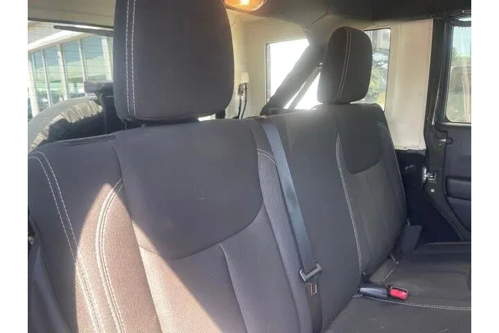 Jeep Wrangler Unlimited 2015 image 9