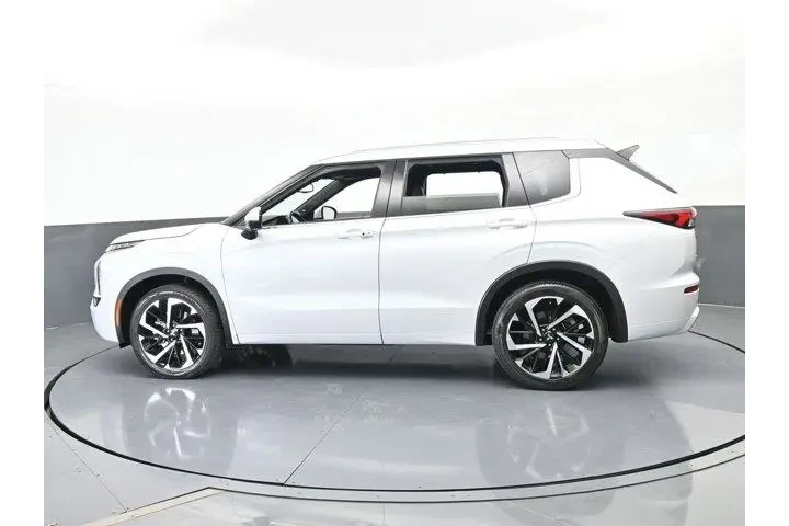 $22699 : Mitsubishi Outlander 2022 SE image 3