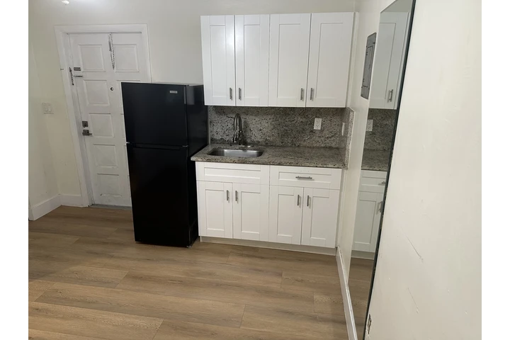 $1650 : Alquiler Estudio Coral Gables image 1