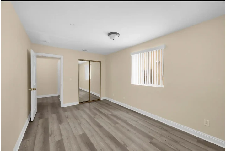 $4500 : Five bedroom 4 bath 4 parking image 7