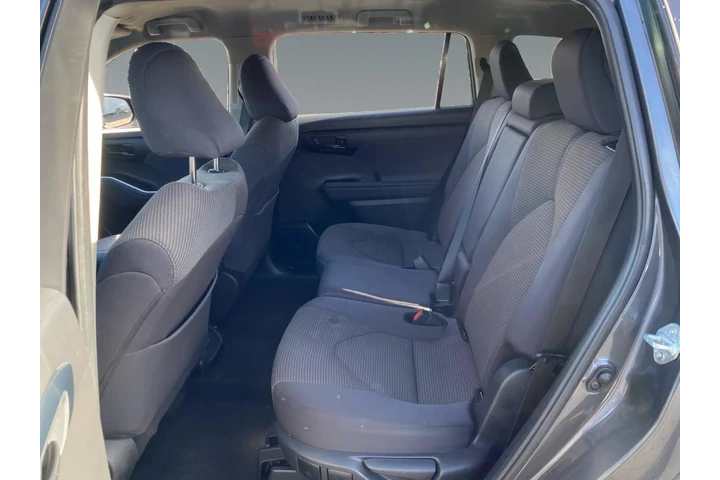 $38257 : Toyota Highlander 2024 AWD L image 7