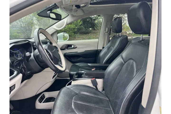 $15997 : 2019 Pacifica Limited image 9