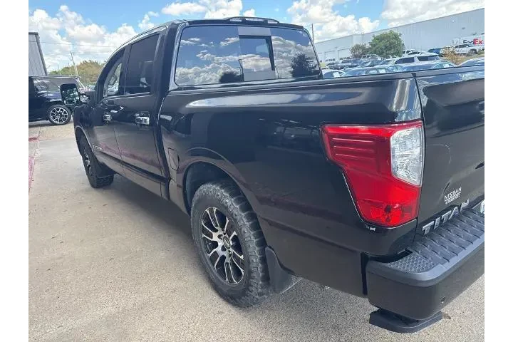 Nissan Titan 2021 4x2 SV 4dr image 2