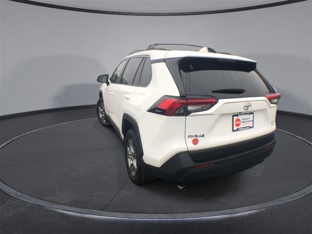 $31000 : PRE-OWNED 2022 TOYOTA RAV4 XLE image 7