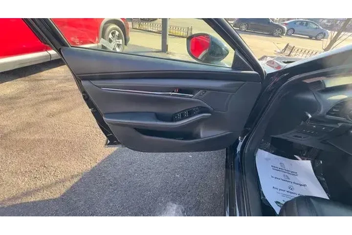 $21802 : Mazda Mazda3 Sedan 2025 2.5 image 9