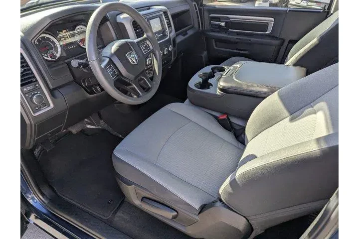 $29999 : Ram 1500 Classic 2023 4x4 Tr image 9