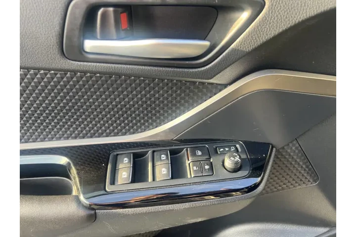 $16900 : 2019 C-HR XLE image 7