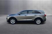 $16709 : 2019 Sorento LX thumbnail