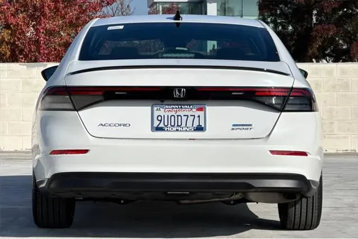 $29811 : Honda Accord Hybrid 2025 Spo image 4