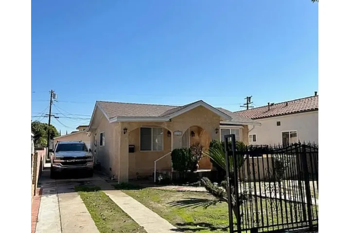 $1520 : LOCATION...LOCATION...LOCATION image 1