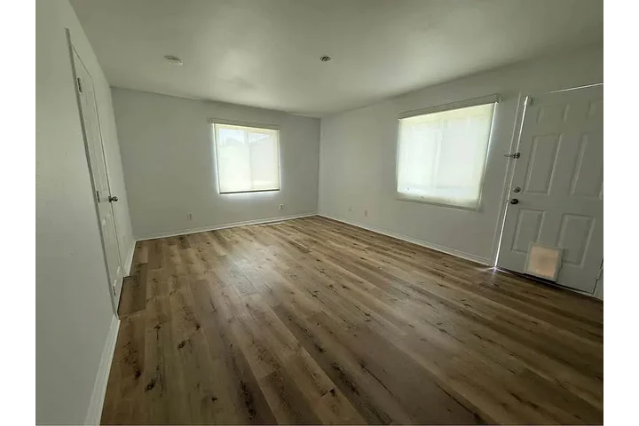 $800 : Beautiful Home...LAKEWOOD,CA image 2