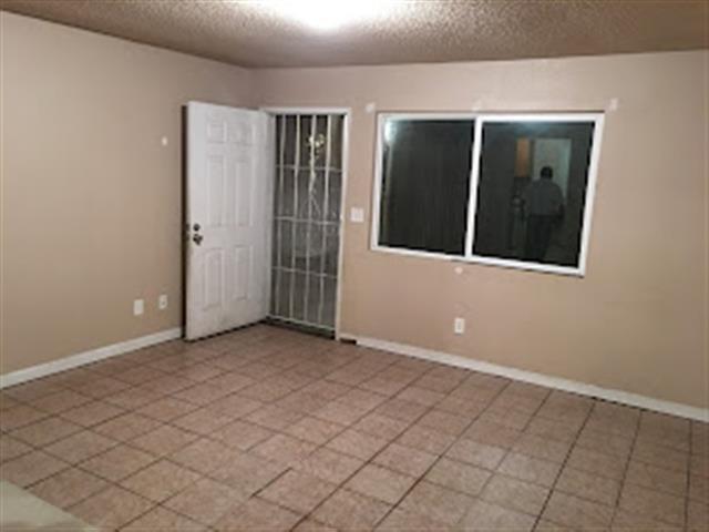 $1300 : BAKERSFIELD APTO. REMODELADA image 5