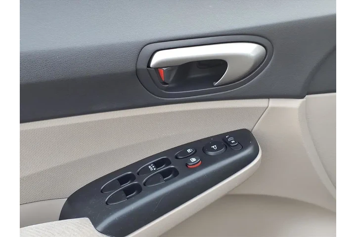 $8900 : Honda Civic 2010 LX 4dr Seda image 4