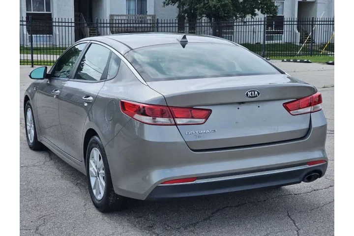 $9995 : 2017 Optima LX image 8