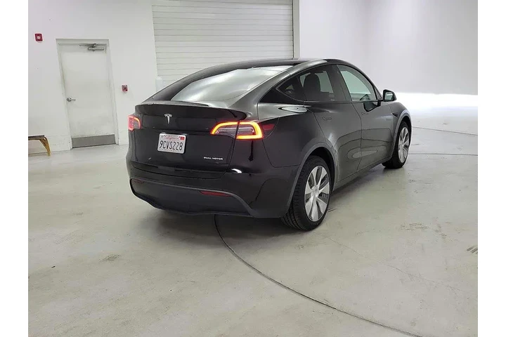 $28998 : Tesla Model Y 2022 AWD Long image 5