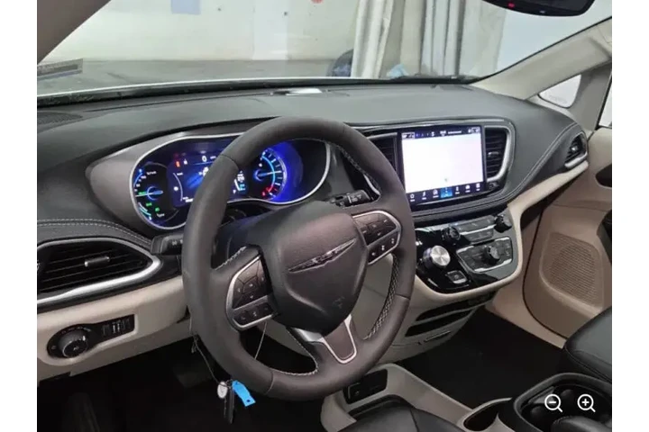 $32750 : 2024 Pacifica Plug-In Hybrid image 10