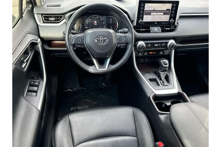 $27870 : Toyota RAV4 2019 Limited 4dr image 9