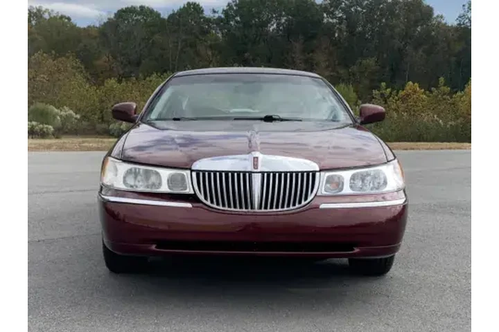 $7950 : 2002 TOWN CAR SIGNA image 2
