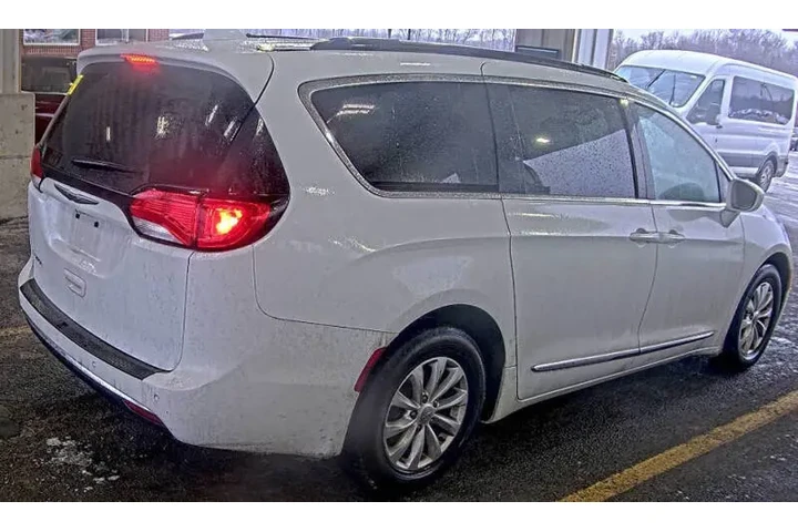 $10995 : 2017 Pacifica Touring Plus image 4