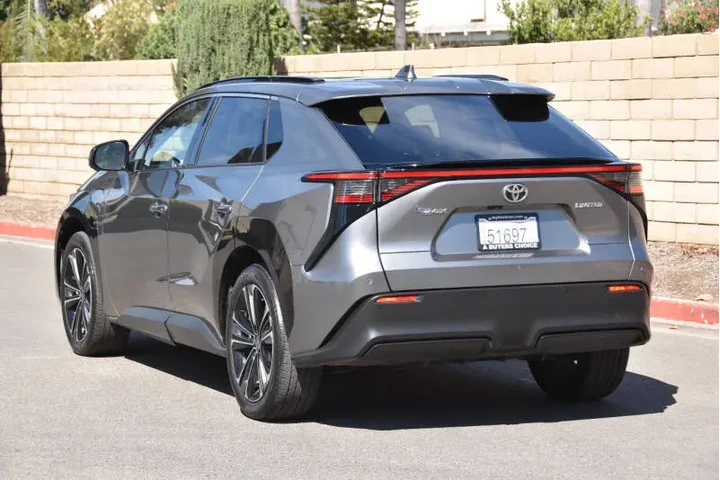 $23875 : 2023 bZ4X Limited image 10