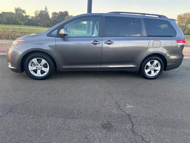 $10995 : 2011 Sienna LE 8-Passenger image 4