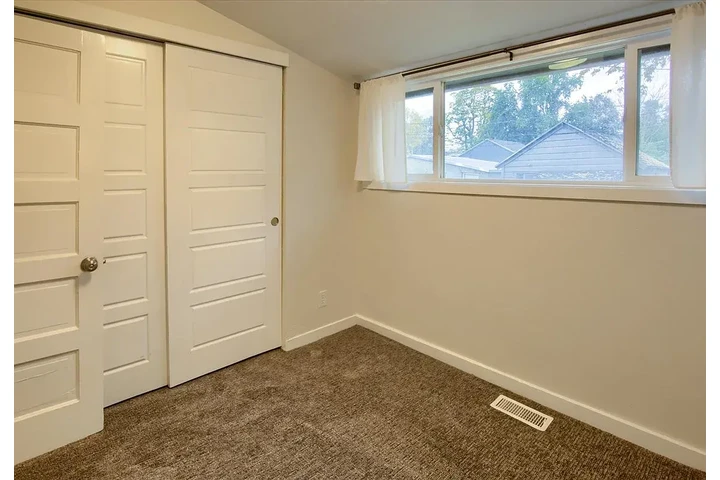 $1550 : House rent in S Lake City UT image 3