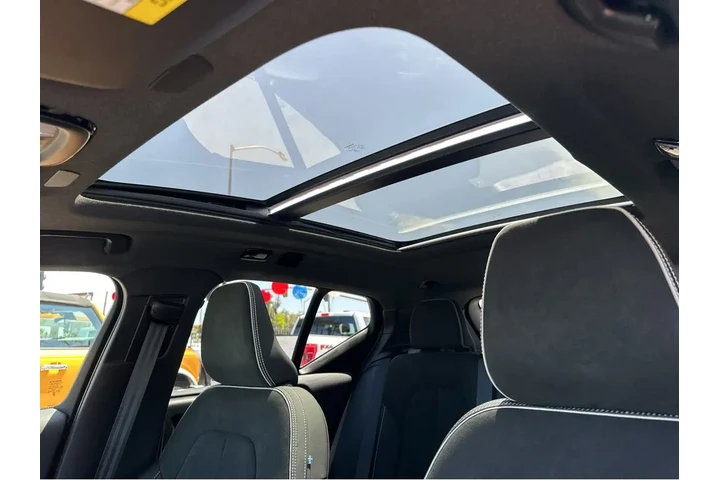 $29997 : 2023 XC40 Recharge Pure Elect image 8