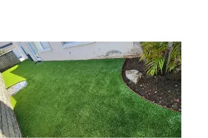installation of synthetic gras image 1