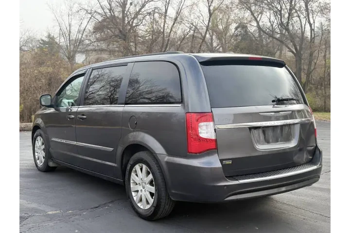 $6999 : 2016 Town and Country Touring image 9