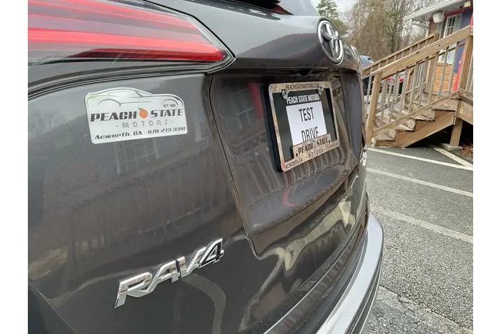 $14985 : Toyota RAV4 2017 AWD XLE 4dr image 9