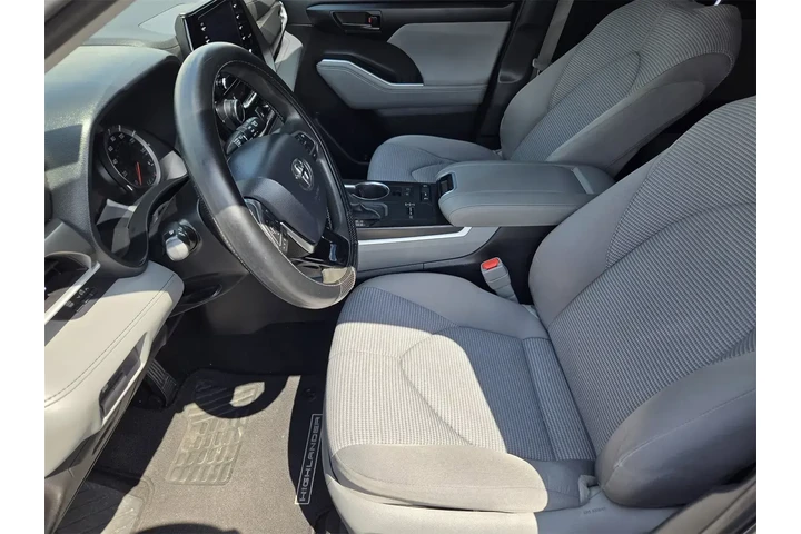 $23497 : Toyota Highlander 2021 L 4dr image 8