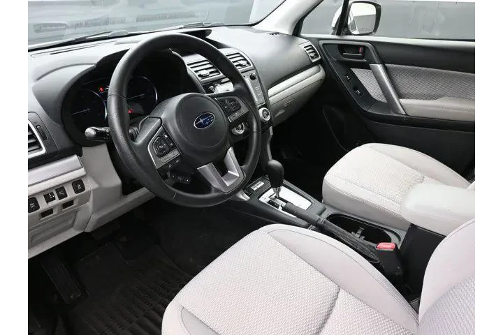 $14622 : Subaru Forester 2018 AWD 2.5 image 10