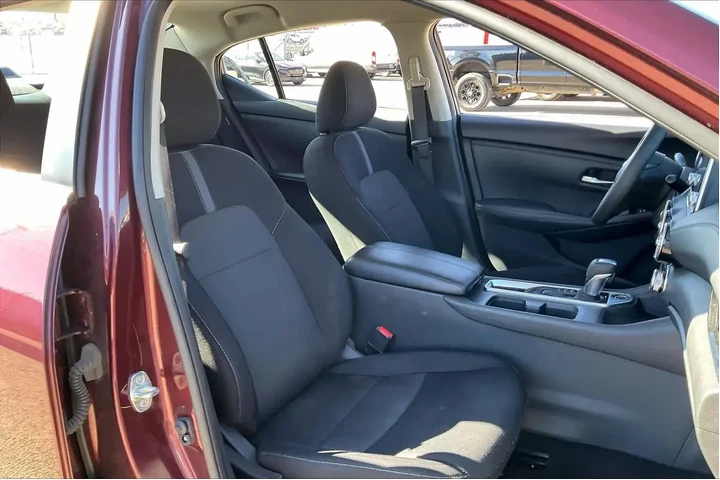 $19823 : Nissan Sentra 2024 SV 4dr Se image 8