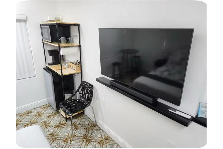 $1200 : 1 Bedroom 1 Bathroom AMOBLADO image 7