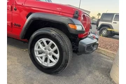 Jeep Wrangler 2023 4x4 Sport thumbnail