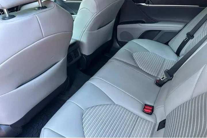$27000 : Toyota Camry Hybrid 2024 SE image 8