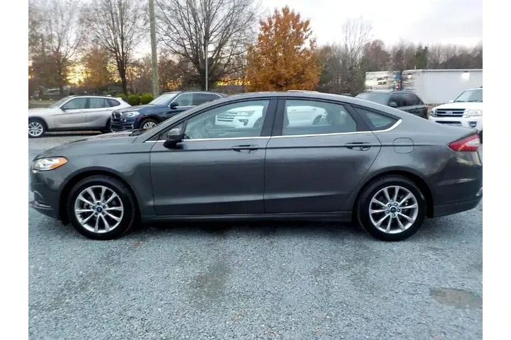 $8419 : 2017 Fusion SE image 2