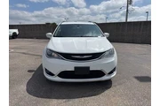 $17982 : Chrysler Pacifica 2020 Touri thumbnail