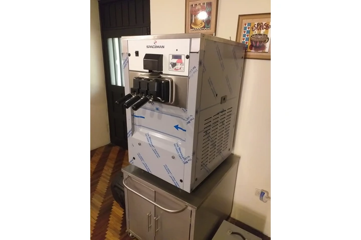 $3800 : MAQUINA DE HELADOS SPACEMAN image 1