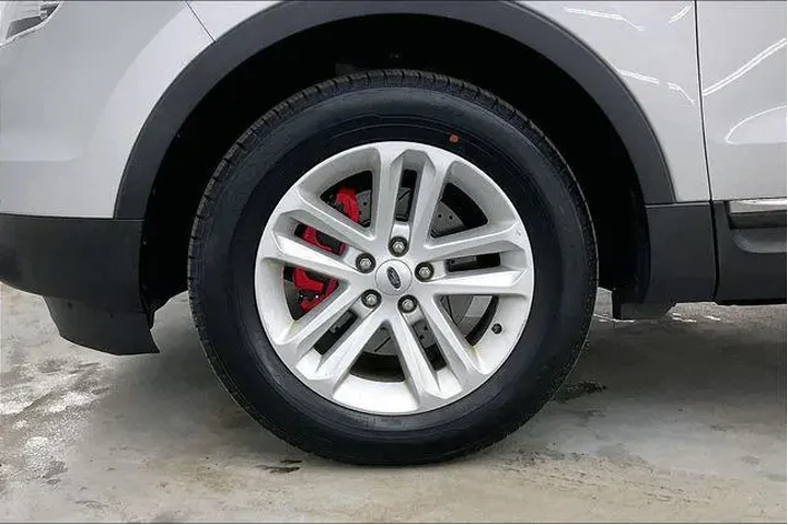 $7990 : Ford Explorer 2013 AWD XLT 4 image 10