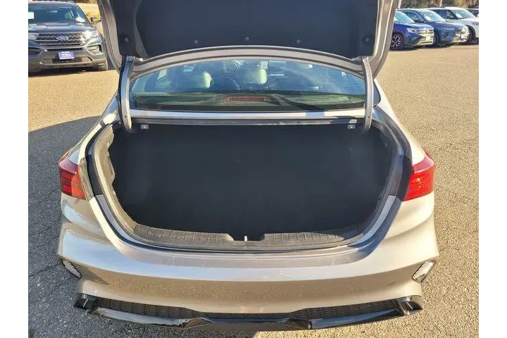 $17348 : Kia Forte 2023 GT-Line 4dr S image 8