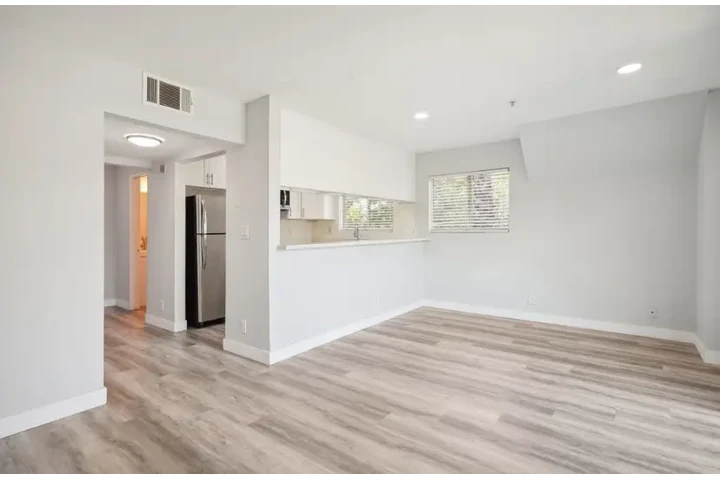 $2650 : Los Angeles image 2