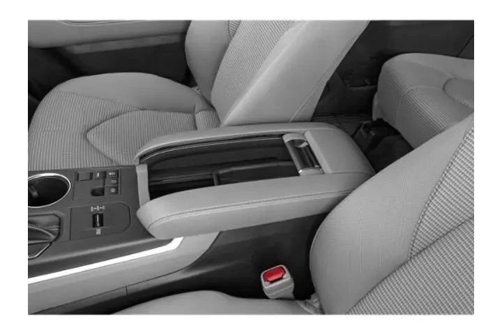 $34961 : Toyota Highlander 2023 L 4dr image 2