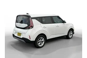 $16801 : Kia Soul 2024 S 4dr Crossove thumbnail