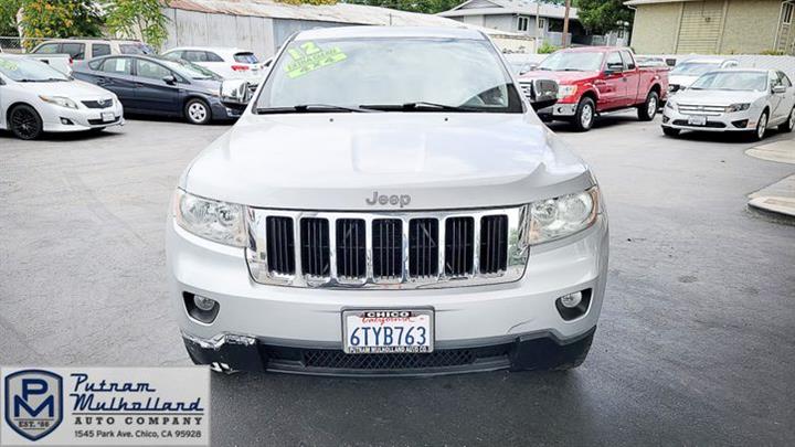 2012 Grand Cherokee Laredo 4WD image 3