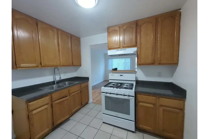 $2195 : 9815 Imperial Hwy Unit 37 image 9