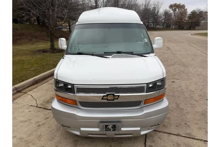 $34997 : 2017 Express 2500 image 3