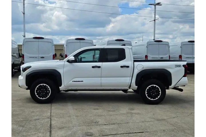 $38699 : Toyota Tacoma 2024 4x4 SR5 4 image 6